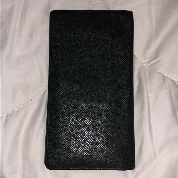 Louis Vuitton Taiga Leather Long Wallet - Picture 6 of 7